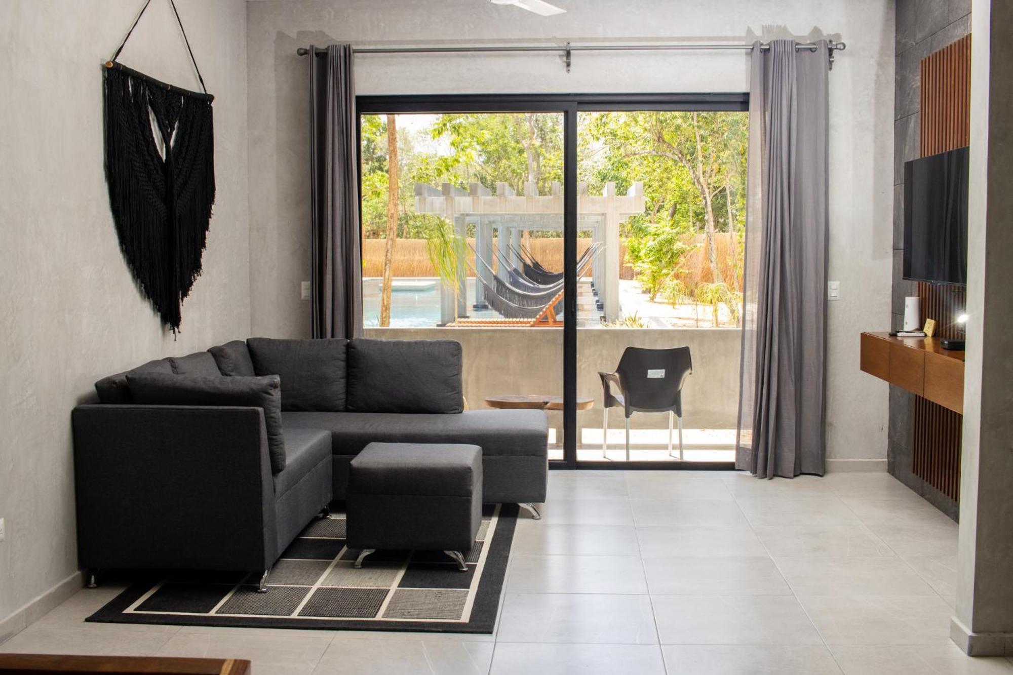 Hotel Casa Tortuga Tulum - Cenotes Park Inclusive Exterior foto A living room with a hammock