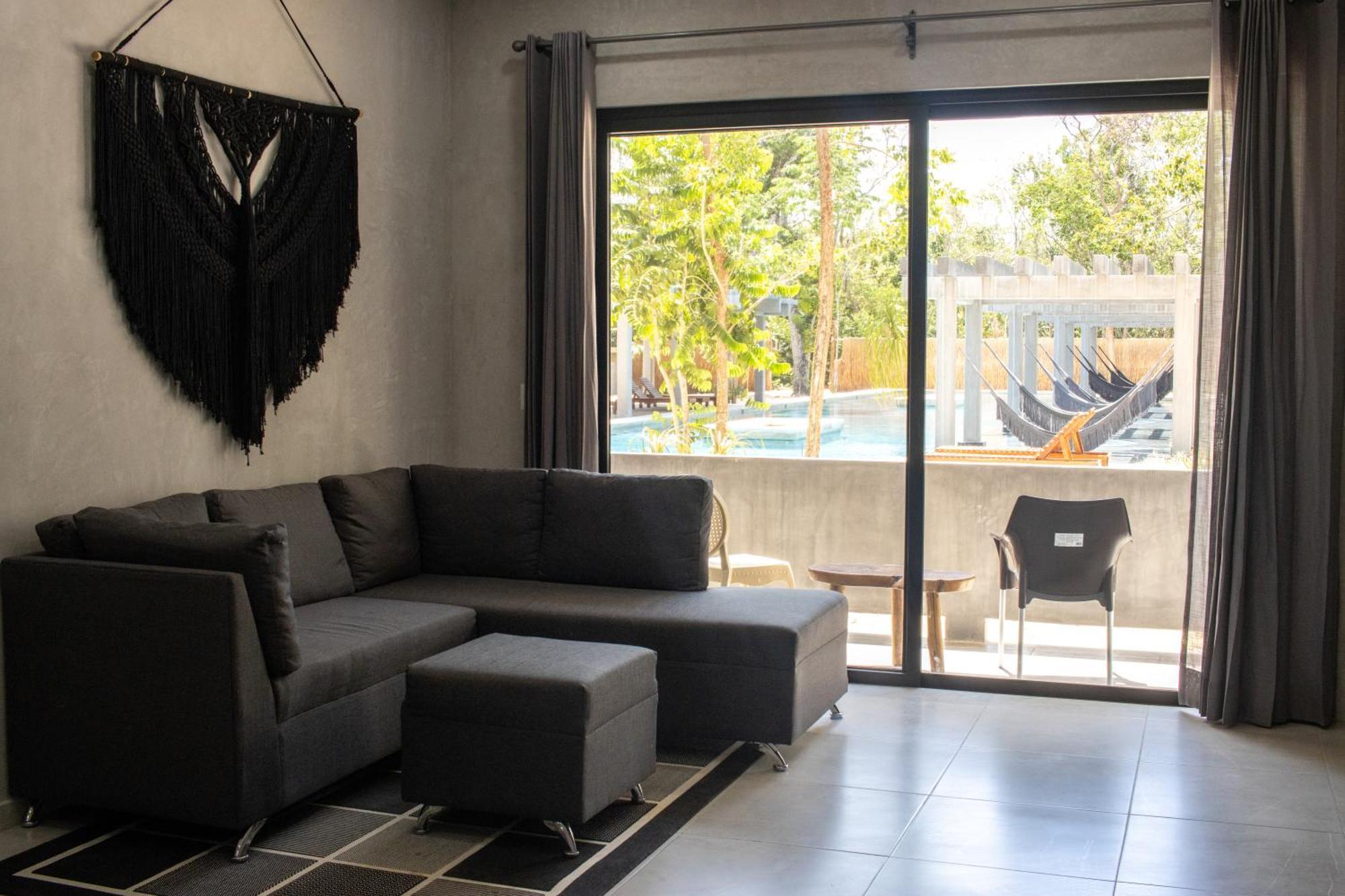 Hotel Casa Tortuga Tulum - Cenotes Park Inclusive Exterior foto A living room with a sofa